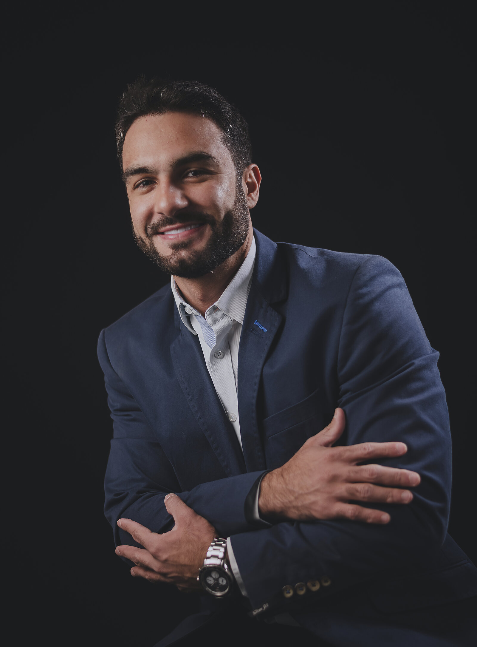Dr. Otávio Bernini Queiroz em retrato de estúdio, de blazer.